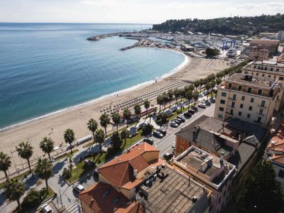 Vista mare e spiaggia di Varazze vicino Hotel Lido